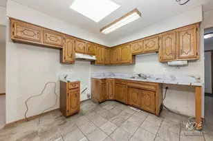 17027 Judy Ct, Oak Forest, IL 60452 - Photo 8