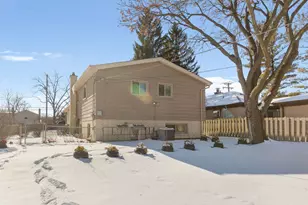 1042 W Central Rd, Mount Prospect, IL 60056 - Photo 16