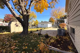 1042 W Central Rd, Mount Prospect, IL 60056 - Photo 16