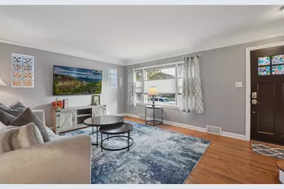 7652 W Catalpa Avenue, Chicago, IL 60656 - Photo 2