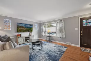 7652 W Catalpa Ave, Chicago, IL 60656 - Photo 2