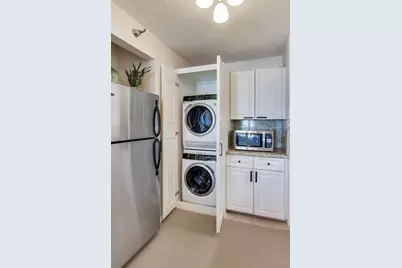 111 W Maple Street #2803, Chicago, IL 60610 - Photo 8