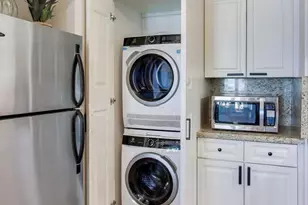 111 W Maple St, Chicago, IL 60610 - Photo 8