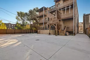 442 E 48th St, Chicago, IL 60615 - Photo 2