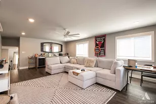 3914 S King Dr, Chicago, IL 60653 - Photo 8