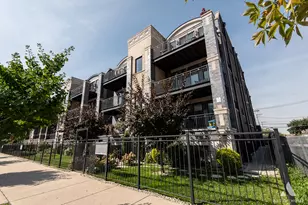 3914 S King Dr, Chicago, IL 60653 - Photo 2