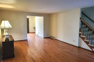 434 E Exchange St, Sycamore, IL 60178 - Photo 2