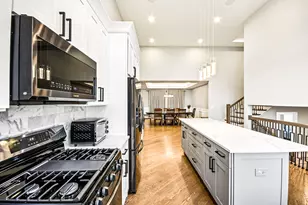 8200 S Normandy Ave, Burbank, IL 60459 - Photo 12