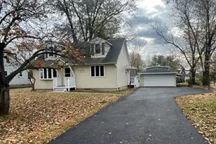 321 Janet Ave, Darien, IL 60561 - Photo 2