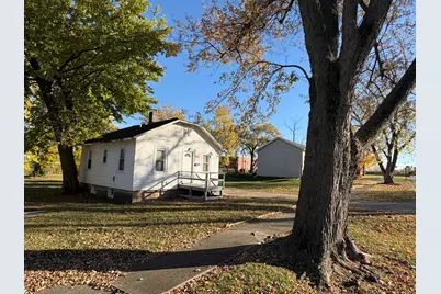 238 N Fairmont Avenue, Kankakee, IL 60901 - Photo 2