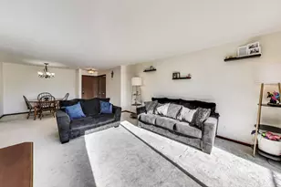 5840 W 104th St, Oak Lawn, IL 60453 - Photo 4