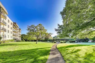 5840 W 104th St, Oak Lawn, IL 60453 - Photo 2