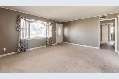 934 E Garden Street, Dekalb, IL 60115 - Photo 12