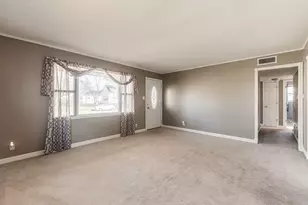 934 E Garden St, Dekalb, IL 60115 - Photo 12