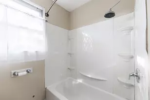 934 E Garden St, Dekalb, IL 60115 - Photo 26