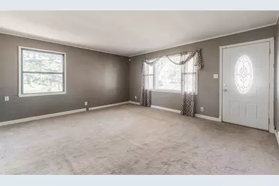 934 E Garden Street, Dekalb, IL 60115 - Photo 10