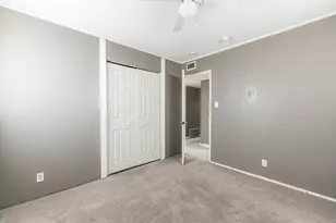 934 E Garden St, Dekalb, IL 60115 - Photo 22