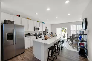 1015 Atterberg Rd, South Elgin, IL 60177 - Photo 8