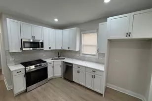 8626 S Burnham Ave, Chicago, IL 60617 - Photo 4