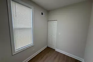 8626 S Burnham Ave, Chicago, IL 60617 - Photo 10