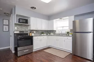9111 S Kingston Ave, Chicago, IL 60617 - Photo 6