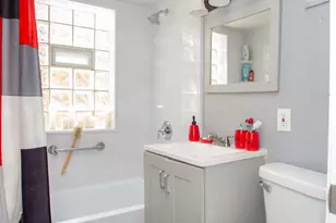 9111 S Kingston Ave, Chicago, IL 60617 - Photo 14