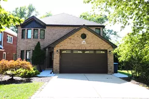 2220 Eastview Dr, Des Plaines, IL 60018 - Photo 1
