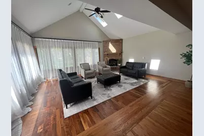 2220 Eastview Drive, Des Plaines, IL 60018 - Photo 2