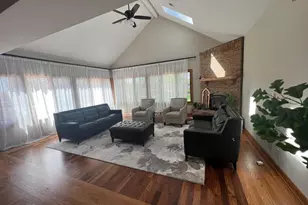 2220 Eastview Dr, Des Plaines, IL 60018 - Photo 4