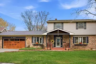 619 Joanne Ln, Dekalb, IL 60115 - Photo 2