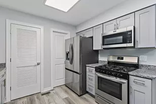 1311 Kingsbury Dr, Hanover Park, IL 60133 - Photo 8