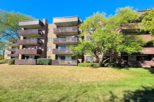 650 Whitney Ct, Gurnee, IL 60031 - Photo 2