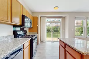 1 Clara Ct, Algonquin, IL 60102 - Photo 4