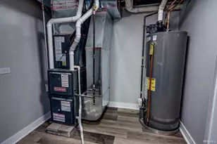 9241 S Kingston Ave, Chicago, IL 60617 - Photo 24