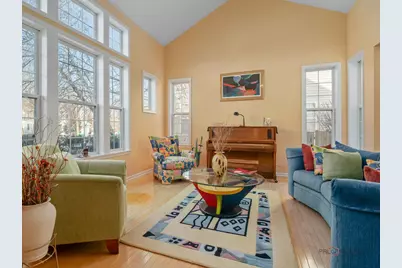 2287 Avalon Drive, Buffalo Grove, IL 60089 - Photo 4