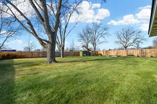 6812 Wainwright Dr, Woodridge, IL 60517 - Photo 20