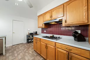 6812 Wainwright Dr, Woodridge, IL 60517 - Photo 8