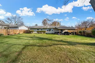 6812 Wainwright Dr, Woodridge, IL 60517 - Photo 22