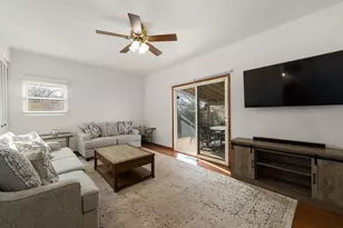 6812 Wainwright Dr, Woodridge, IL 60517 - Photo 4