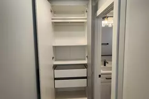 1560 N Sandburg Terrace, Chicago, IL 60610 - Photo 8