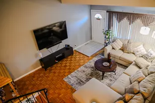 8904 Robin Dr, Des Plaines, IL 60016 - Photo 6