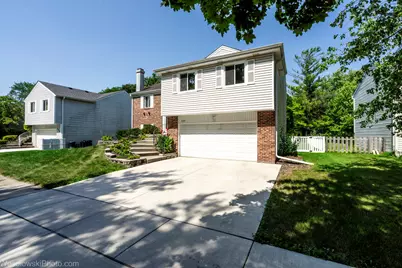124 Midway Lane, Vernon Hills, IL 60061 - Photo 2