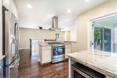 124 Midway Lane, Vernon Hills, IL 60061 - Photo 10