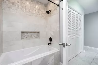 124 Midway Lane, Vernon Hills, IL 60061 - Photo 34