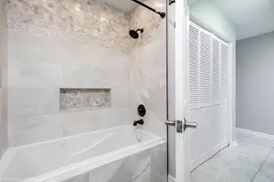 124 Midway Ln, Vernon Hills, IL 60061 - Photo 34