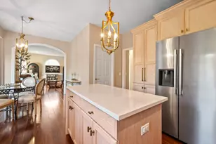 142 N Dixon Dr, Batavia, IL 60510 - Photo 10