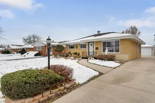 11129 Martindale Dr, Westchester, IL 60154 - Photo 2