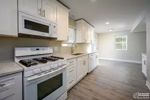 4023 1/2 N Grant St, Westmont, IL 60559 - Photo 10