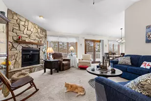 125 Heath Cliff Dr, Poplar Grove, IL 61065 - Photo 2