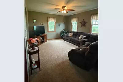 312 E Buckeye Road, Dakota, IL 61018 - Photo 8